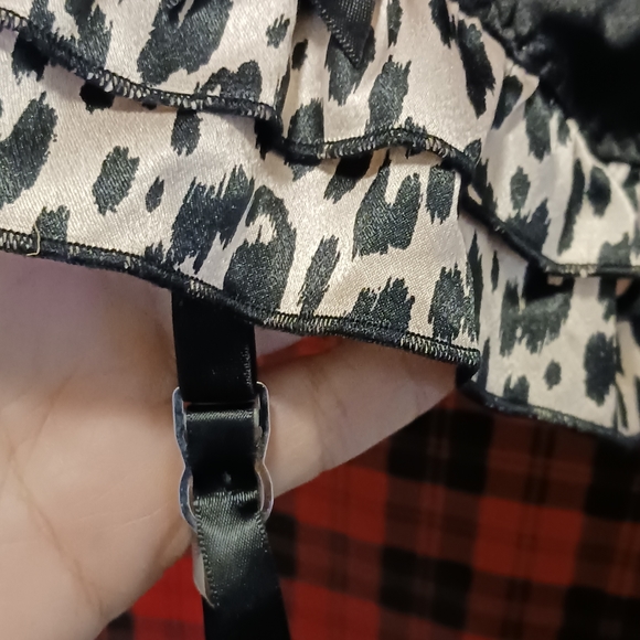 Brand new, never worn Victoria Secret's garter slip/ corset size Large - Picture 4 of 9